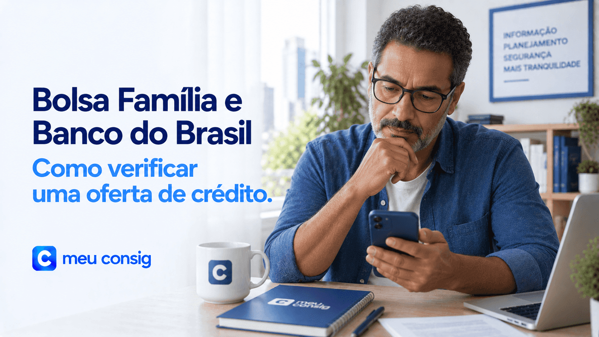 Bolsa Família e Banco do Brasil: como verificar uma oferta de crédito. Homem consulta o celular.