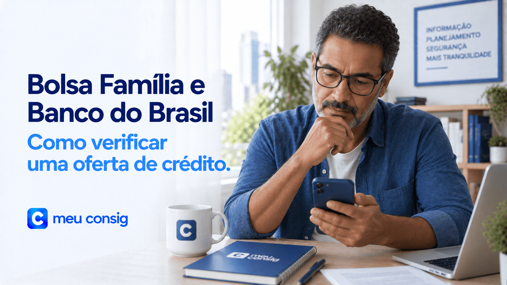 Bolsa Família e Banco do Brasil: como verificar uma oferta de crédito. Homem consulta o celular.